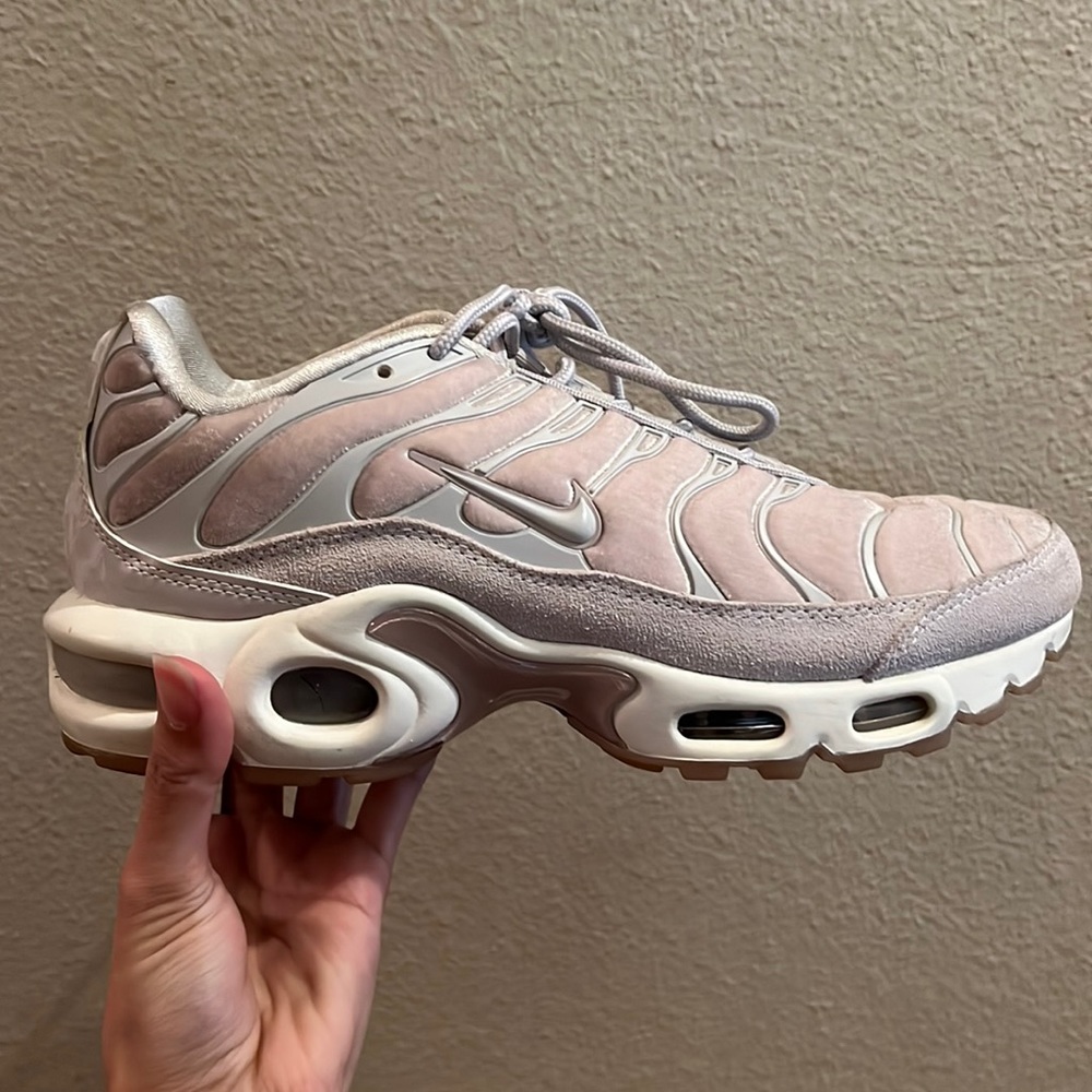 Women’s Nike Air max Plus (Pale Pink)
